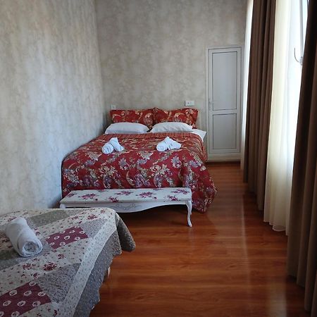 Guest House Nano Martvili Ngoại thất bức ảnh