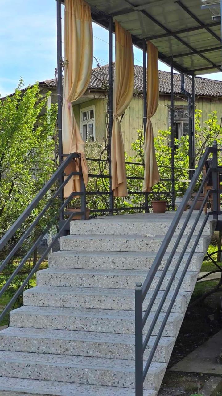 Guest House Nano Martvili Ngoại thất bức ảnh